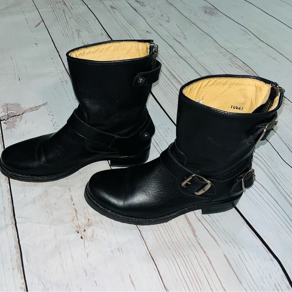 Frye Veronica Back Zip Black Leather Short Moto Boots size 6 - Picture 6 of 12